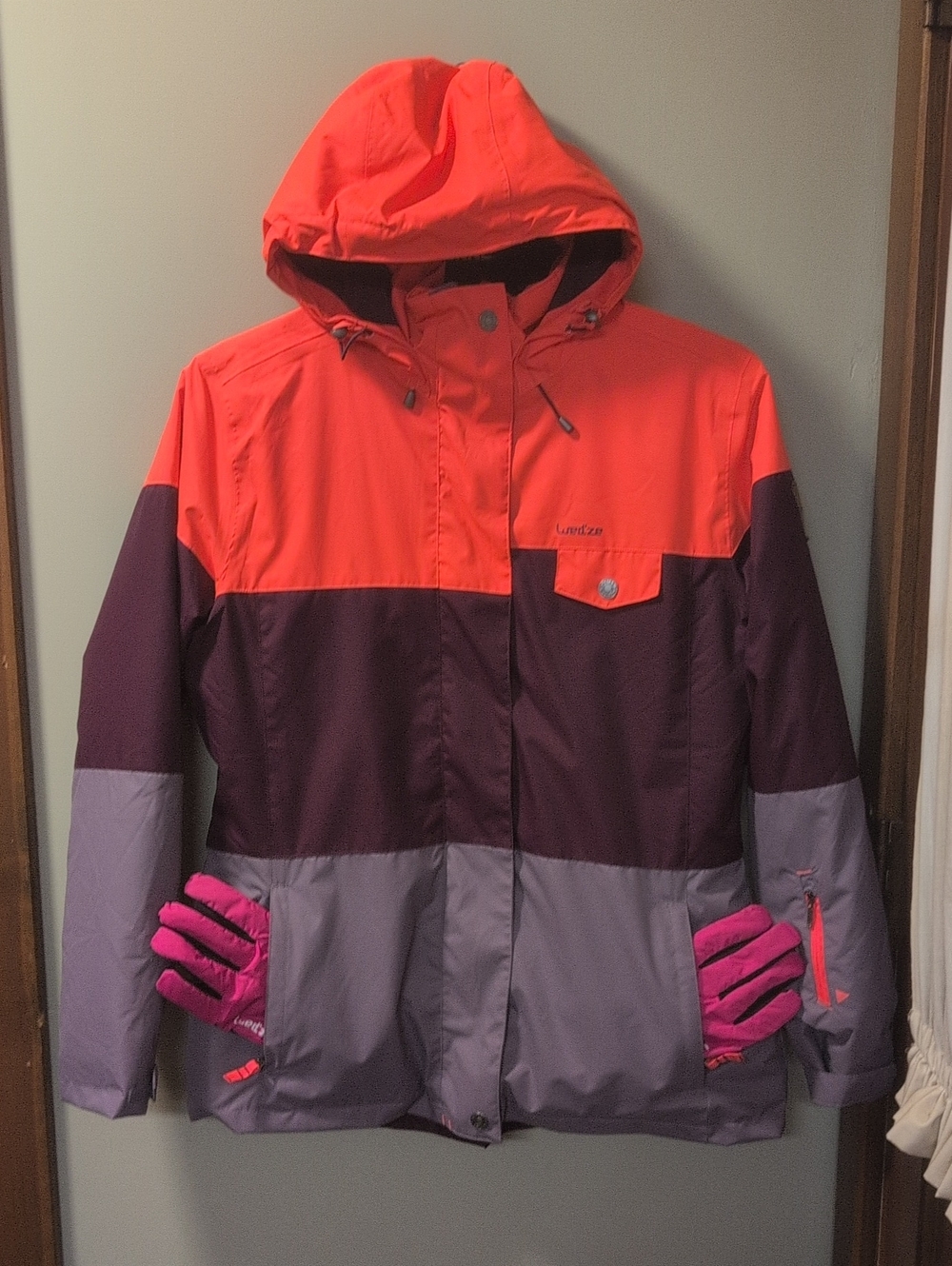 Wed'ze (Decathlon) Women's Insulated Ski Jacket & Gloves Combo Set- Medium